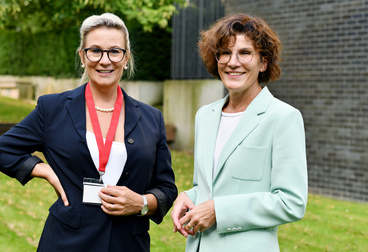 Frau Prof Katharina Stengler